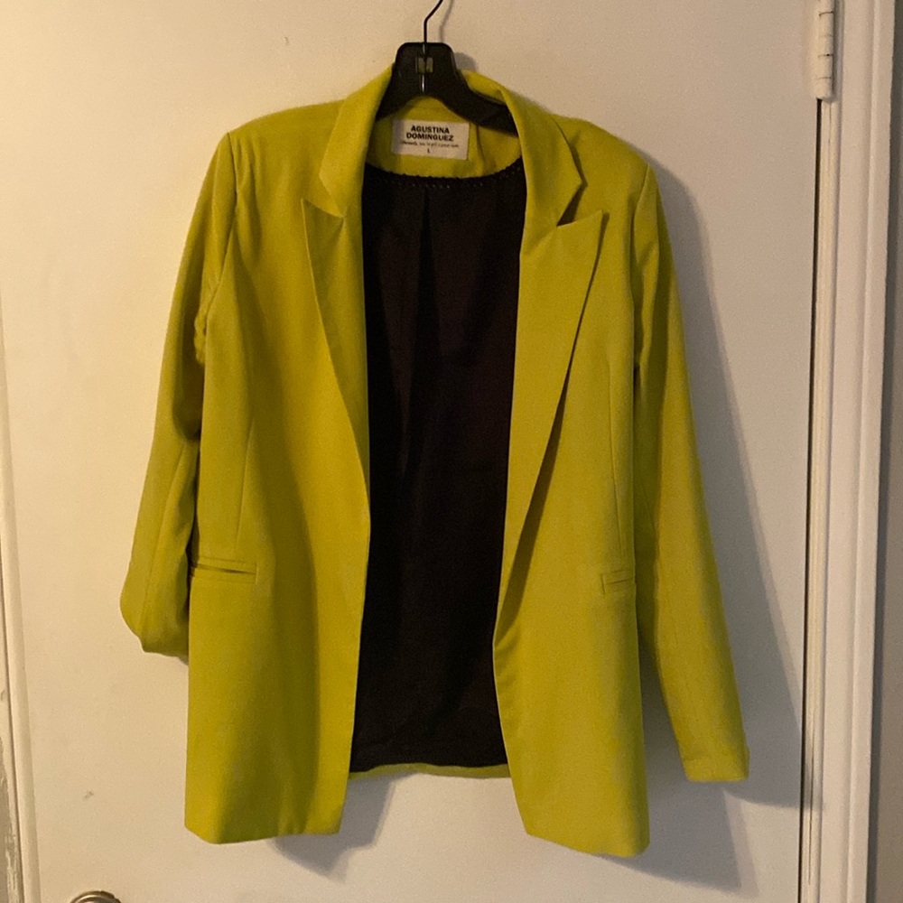 Agustina Domínguez Green Blazer